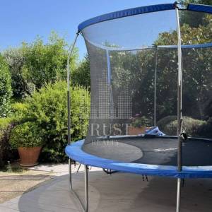 Umag, prva linija do mora, prizemni stan s vrtom i garažom