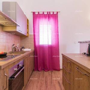 Valdebek. Samostojeća kuća s bazenom i jacuzzijem! Blizina centra grada Pule.