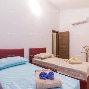 Valdebek. Samostojeća kuća s bazenom i jacuzzijem! Blizina centra grada Pule.