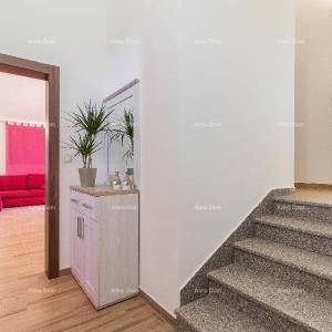 Valdebek. Samostojeća kuća s bazenom i jacuzzijem! Blizina centra grada Pule.