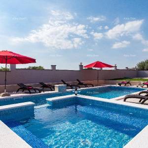 Valdebek. Samostojeća kuća s bazenom i jacuzzijem! Blizina centra grada Pule.