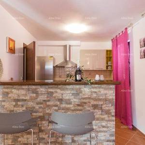 Valdebek. Samostojeća kuća s bazenom i jacuzzijem! Blizina centra grada Pule.