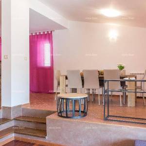 Valdebek. Samostojeća kuća s bazenom i jacuzzijem! Blizina centra grada Pule.