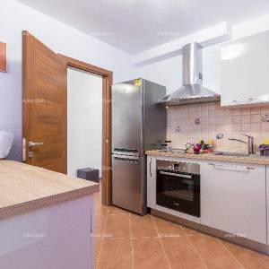 Valdebek. Samostojeća kuća s bazenom i jacuzzijem! Blizina centra grada Pule.