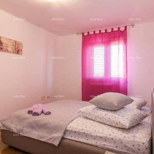 Valdebek. Samostojeća kuća s bazenom i jacuzzijem! Blizina centra grada Pule.