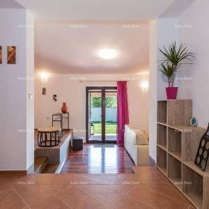 Valdebek. Samostojeća kuća s bazenom i jacuzzijem! Blizina centra grada Pule.