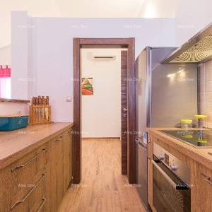 Valdebek. Samostojeća kuća s bazenom i jacuzzijem! Blizina centra grada Pule.