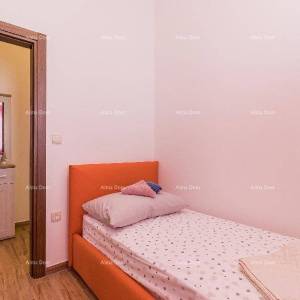 Valdebek. Samostojeća kuća s bazenom i jacuzzijem! Blizina centra grada Pule.