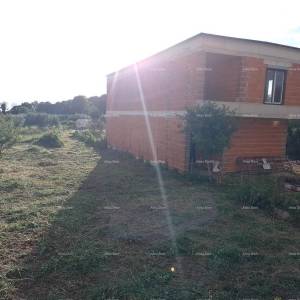 VALTURA - građevinska parcela u neposrednoj blizini osnovne škole / prodaja