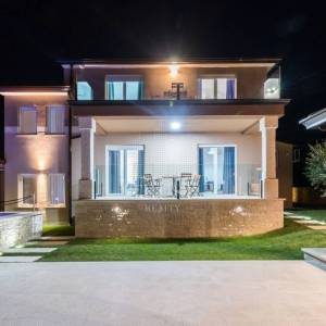 Valtura, Istra -  600m2 ville, 10SS, bazeni - uhodani posao