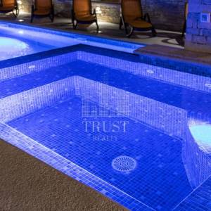 Valtura, Istra -  600m2 ville, 10SS, bazeni - uhodani posao