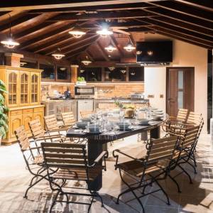 Valtura, Istra -  600m2 ville, 10SS, bazeni - uhodani posao