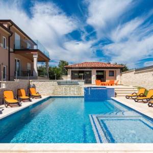 Valtura, Istra -  600m2 ville, 10SS, bazeni - uhodani posao