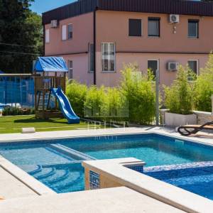 Valtura, Istra -  600m2 ville, 10SS, bazeni - uhodani posao