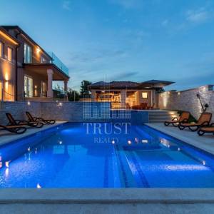 Valtura, Istra -  600m2 ville, 10SS, bazeni - uhodani posao