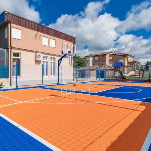 Valtura, Istra -  600m2 ville, 10SS, bazeni - uhodani posao