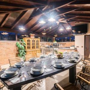 Valtura, Istra -  600m2 ville, 10SS, bazeni - uhodani posao