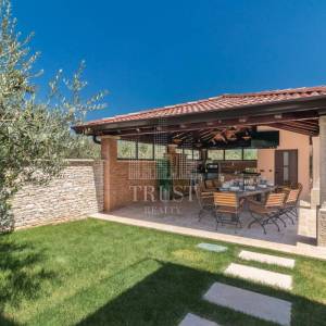 Valtura, Istra -  600m2 ville, 10SS, bazeni - uhodani posao