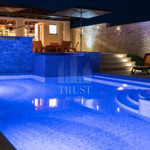 Valtura, Istra -  600m2 ville, 10SS, bazeni - uhodani posao