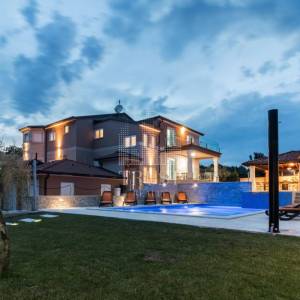 Valtura, Istra -  600m2 ville, 10SS, bazeni - uhodani posao
