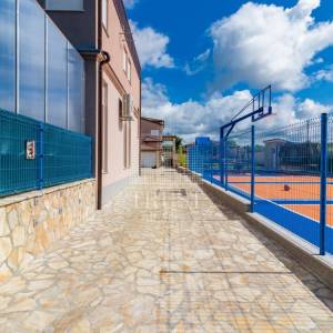 Valtura, Istra -  600m2 ville, 10SS, bazeni - uhodani posao