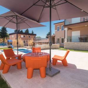 Valtura, Istra -  600m2 ville, 10SS, bazeni - uhodani posao