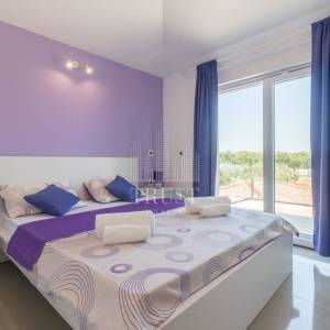 Valtura, Istra -  600m2 ville, 10SS, bazeni - uhodani posao