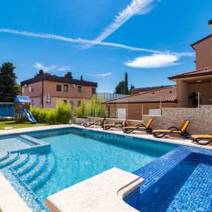 Valtura, Istra -  600m2 ville, 10SS, bazeni - uhodani posao