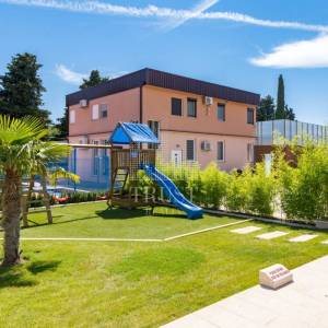 Valtura, Istra -  600m2 ville, 10SS, bazeni - uhodani posao