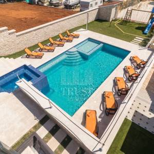 Valtura, Istra -  600m2 ville, 10SS, bazeni - uhodani posao