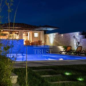 Valtura, Istra -  600m2 ville, 10SS, bazeni - uhodani posao