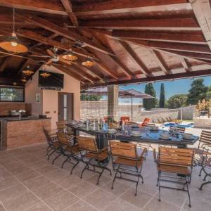 Valtura, Istra -  600m2 ville, 10SS, bazeni - uhodani posao