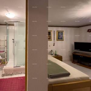 Velika kuća s 4 stana- Pješčana uvala!