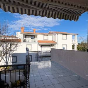 Velika kuća s 4 stana- Pješčana uvala!