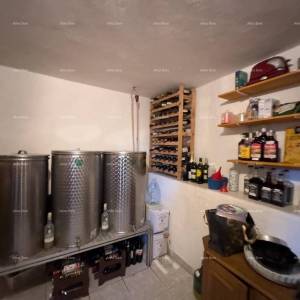 Velika kuća s 4 stana- Pješčana uvala!