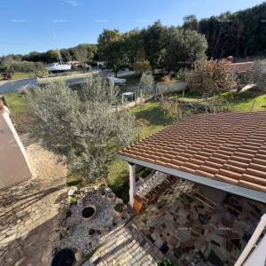 Velika kuća s 4 stana- Pješčana uvala!