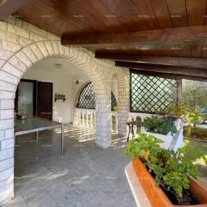 Velika kuća s 4 stana- Pješčana uvala!