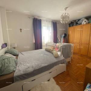 Velika samostojeća kuća. Pula. Veli vrh.