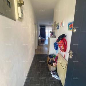 Velika samostojeća kuća. Pula. Veli vrh.