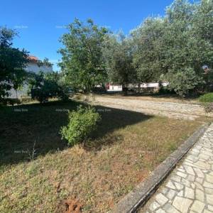 Velika samostojeća kuća. Pula. Veli vrh.