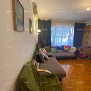 Velika samostojeća kuća. Pula. Veli vrh.