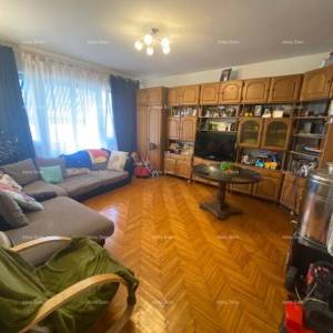 Velika samostojeća kuća. Pula. Veli vrh.