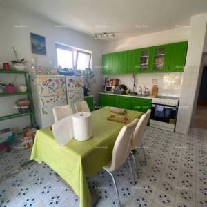 Velika samostojeća kuća. Pula. Veli vrh.