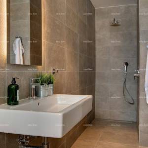 Vila sa 7 spavaćih soba! Bazen, sauna! Blizina grada fAŽANE.