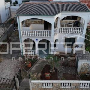 Vir - Kuća s dva apartmana – idealna za odmor ili investiciju