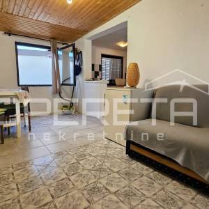 Vir - Kuća s dva apartmana – idealna za odmor ili investiciju