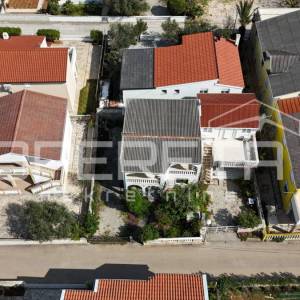 Vir - Kuća s dva apartmana – idealna za odmor ili investiciju