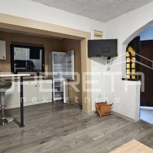 Vir - Kuća s dva apartmana – idealna za odmor ili investiciju