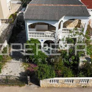 Vir - Kuća s dva apartmana – idealna za odmor ili investiciju