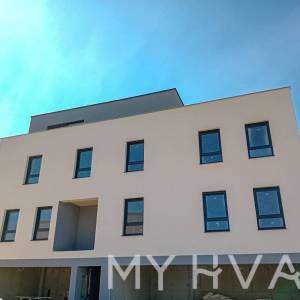 Više stanova u modernim zgradama – Vrboska, Hvar